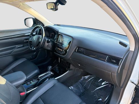 Used 2017 Mitsubishi Outlander SEL image 14