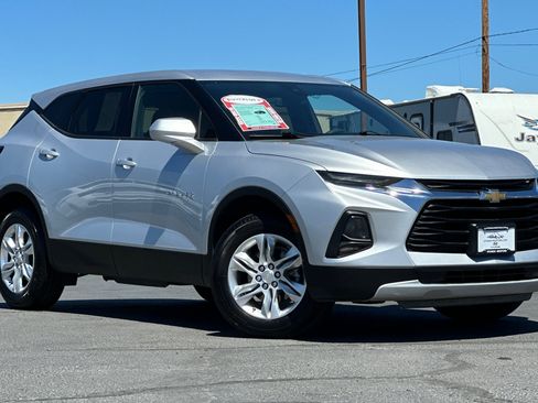 Used 2021 Chevrolet Blazer LT FWD image 2