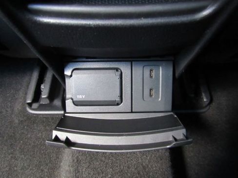 Used 2022 Mercedes-Benz EQB 300 4MATIC w/ Exclusive Package image 28