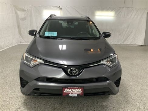Used 2017 Toyota RAV4 LE AWD/4WD image 3