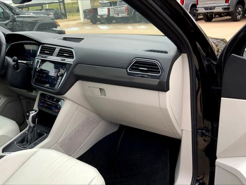 Used 2024 Volkswagen Tiguan SE R-Line image 18