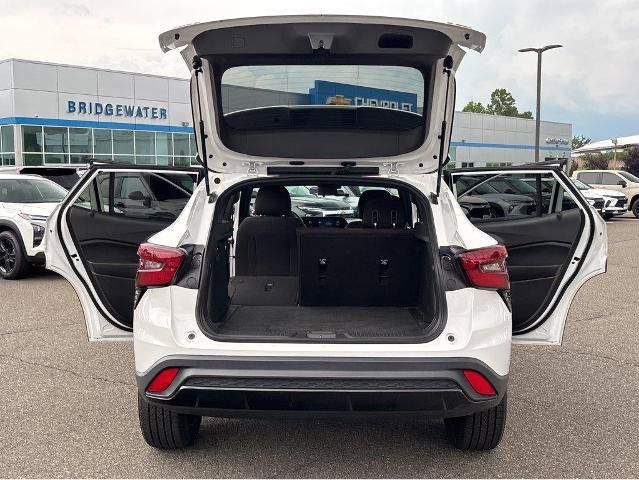 Used 2024 Chevrolet Trax RS w/ Driver Confidence Package FWD image 13
