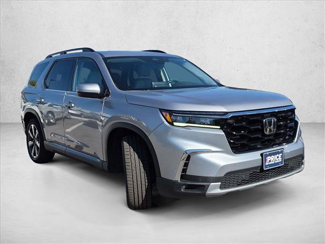 Used 2025 Honda Pilot Touring image 3