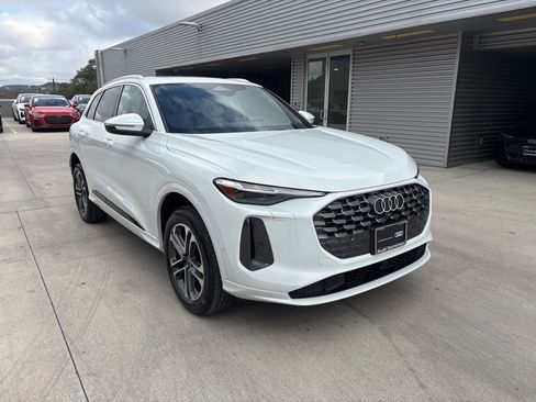 Used 2025 Audi Q5 Premium Plus w/ Premium Plus image 3