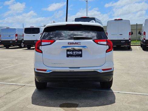 Used 2024 GMC Terrain SLT FWD image 5