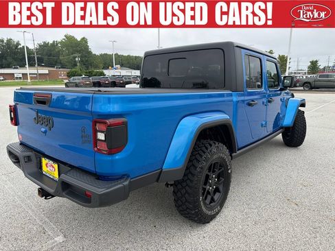 Used 2025 Jeep Gladiator Sport AWD/4WD image 3