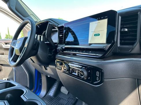 Used 2025 Chevrolet Silverado 1500 LT AWD/4WD image 32