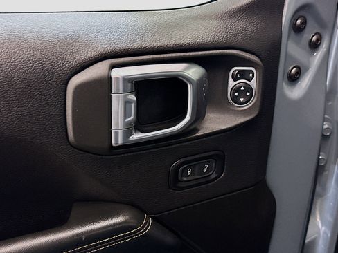 Used 2025 Jeep Wrangler Unlimited Sahara AWD/4WD image 15