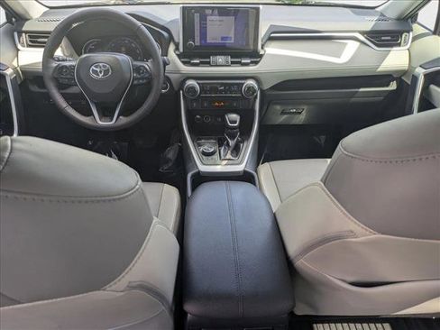 Used 2023 Toyota RAV4 XLE Premium image 15