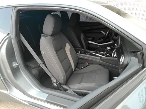 Used 2022 Chevrolet Camaro LT w/ Technology Package RWD image 18