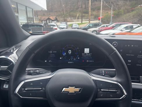 Used 2025 Chevrolet Equinox LT FWD image 28