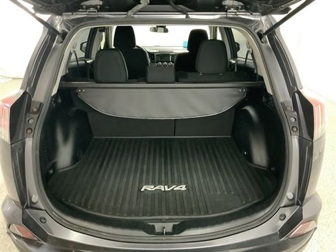 Used 2017 Toyota RAV4 LE AWD/4WD image 8
