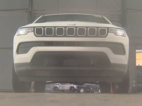 Used 2024 Jeep Compass Sport image 3