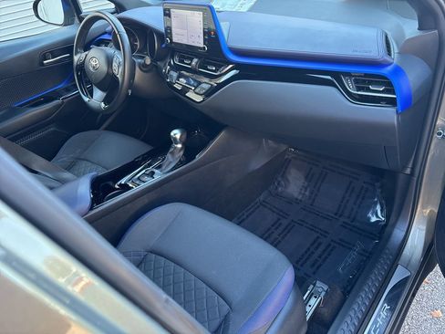 Used 2021 Toyota C-HR XLE FWD image 29