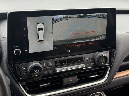 Used 2024 Toyota Grand Highlander AWD image 19