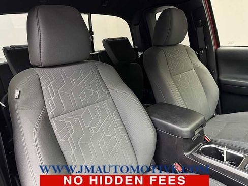 Used 2016 Toyota Tacoma TRD Sport image 19