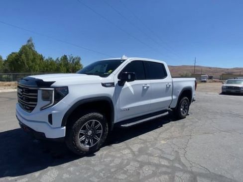 Used 2024 GMC Sierra 1500 AT4 w/ Technology Package AWD/4WD image 4