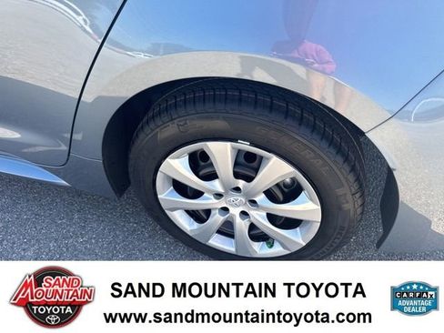 Used 2022 Toyota Corolla LE image 12