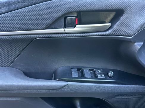Used 2025 Toyota Camry SE FWD image 11