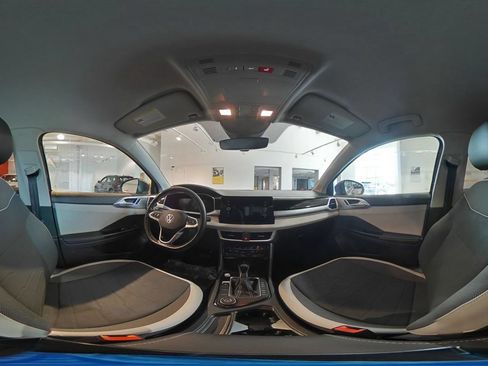 Used 2026 Volkswagen Taos SE AWD/4WD image 42