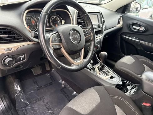Used 2016 Jeep Cherokee Sport image 21
