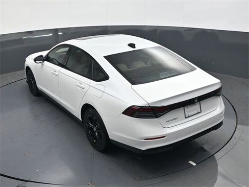 New 2025 Honda Accord SE image 30