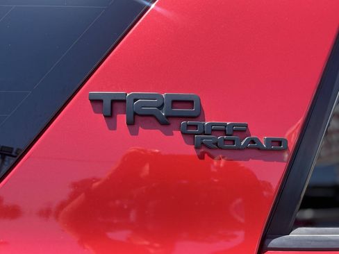 Used 2018 Toyota 4Runner TRD Off-Road Premium AWD/4WD image 8