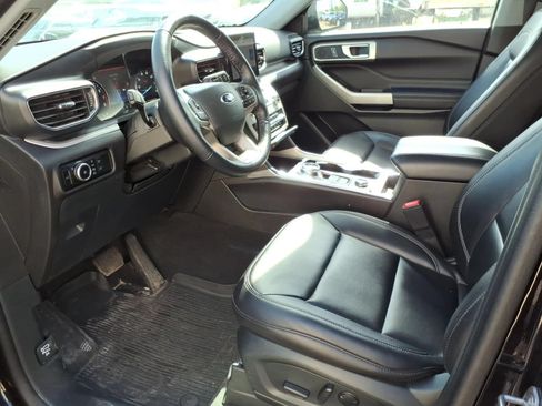 Used 2023 Ford Explorer XLT w/ Equipment Group 202A AWD/4WD image 10