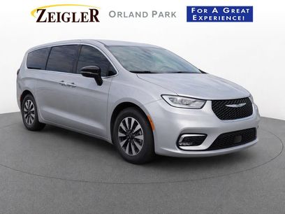 Used 2024 Chrysler Pacifica Limited
