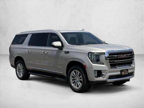 Used 2022 GMC Yukon XL SLT w/ Max Trailering Package RWD image 2