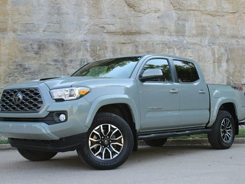 Used 2023 Toyota Tacoma TRD Sport AWD/4WD image 4