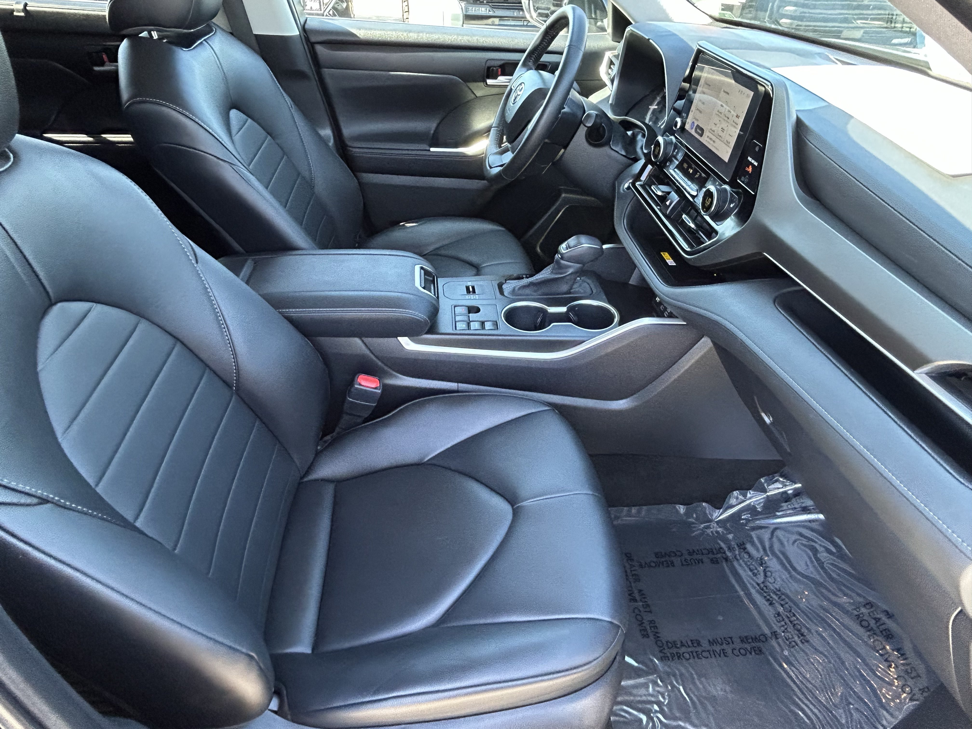 Used 2023 Toyota Highlander XLE FWD image 10