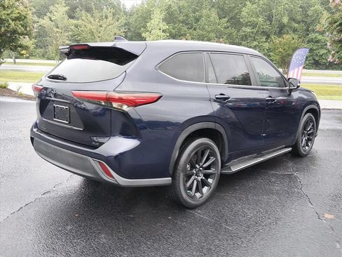 Used 2023 Toyota Highlander XLE FWD image 4