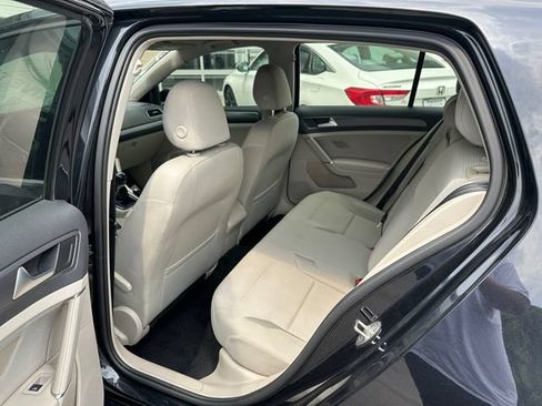 Used 2019 Volkswagen Golf 4-Door FWD image 18