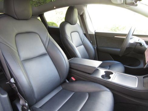 Used 2024 Tesla Model Y Long Range AWD/4WD image 19
