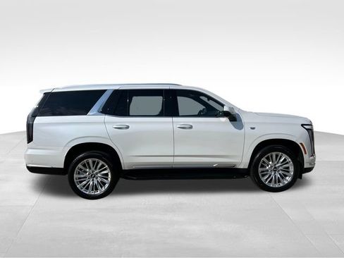 Certified 2025 Cadillac Escalade Premium Luxury AWD/4WD image 7
