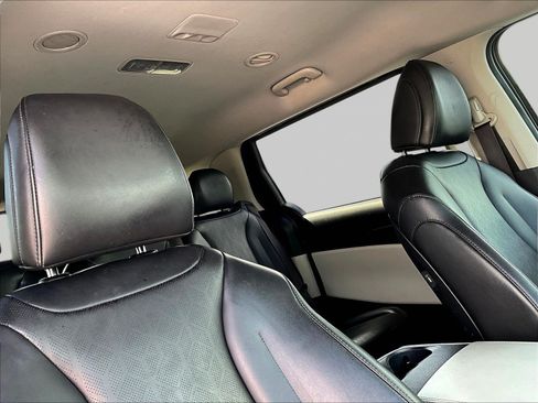 Used 2022 Kia Carnival LX FWD image 28