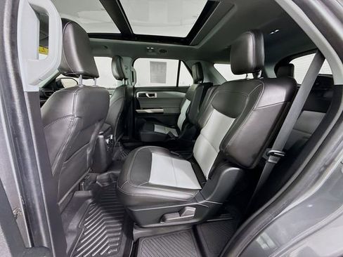 Used 2022 Ford Explorer XLT w/ Equipment Group 202A RWD image 25