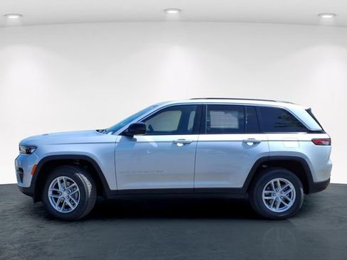 New 2026 Jeep Grand Cherokee Laredo AWD/4WD image 5