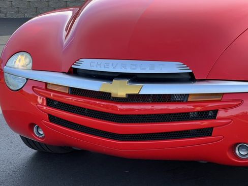 Used 2004 Chevrolet SSR w/ Preferred Equipment Group image 29