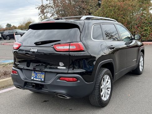 Used 2017 Jeep Cherokee Latitude w/ Comfort/Convenience Group image 8