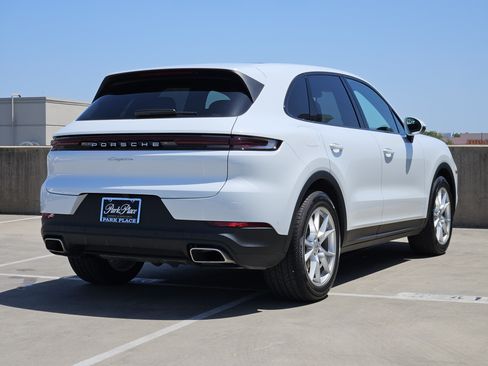 Certified 2026 Porsche Cayenne AWD/4WD image 8