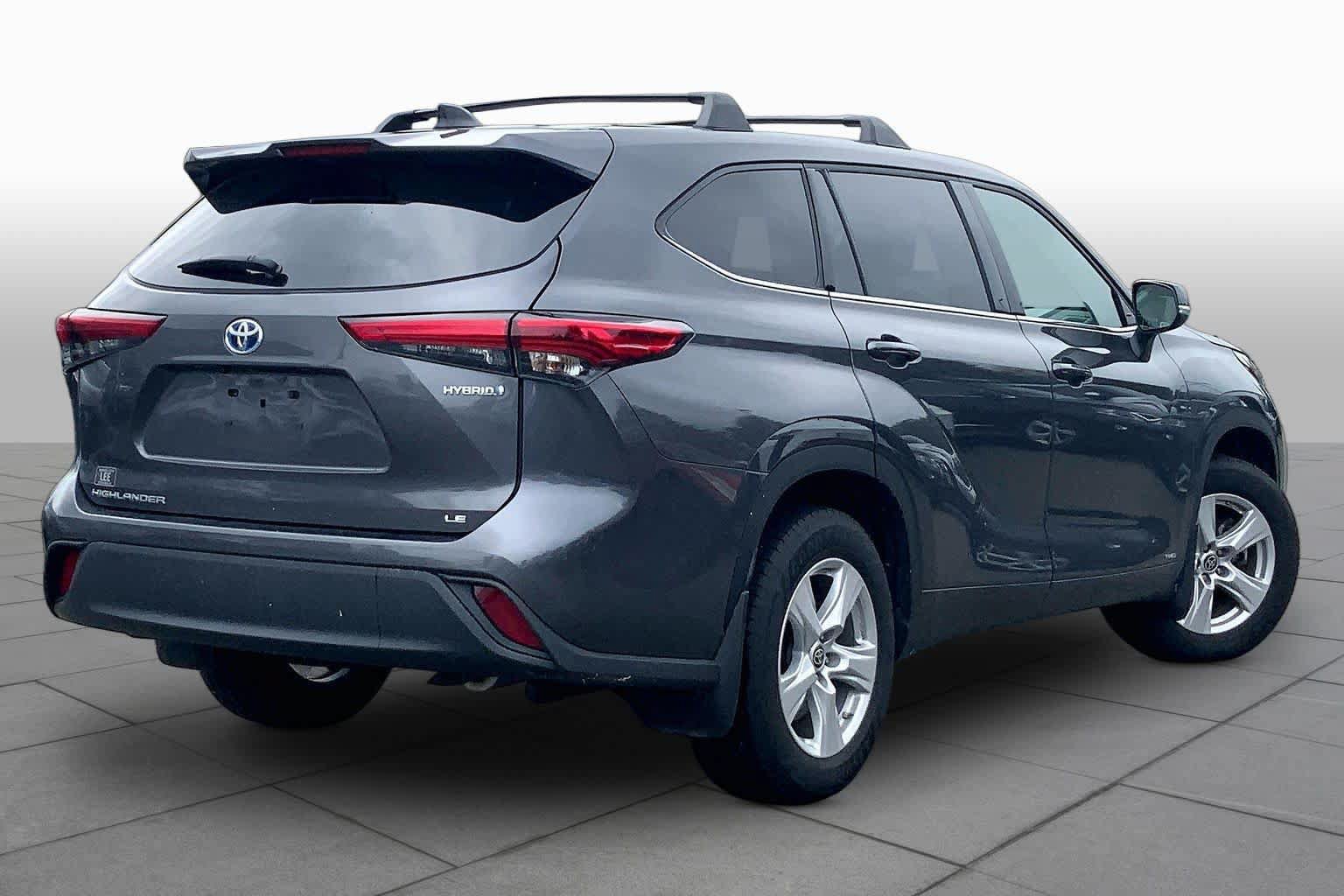 Used 2022 Toyota Highlander LE AWD/4WD image 13