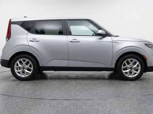 Used 2025 Kia Soul LX w/ LX Technology Package image 11