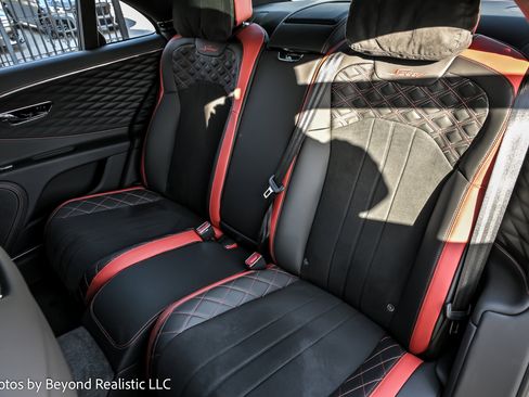 Used 2024 Bentley Flying Spur W12 image 27