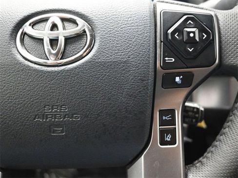 Used 2018 Toyota Tacoma SR5 image 19