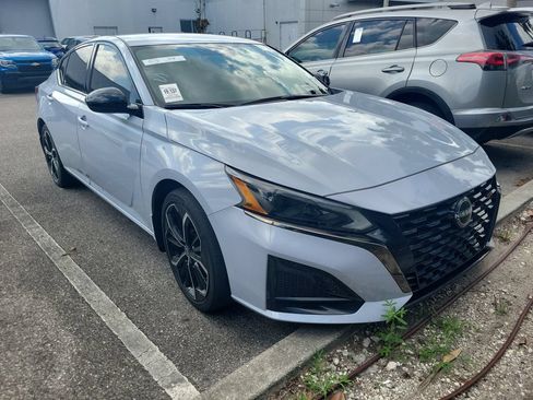 Certified 2023 Nissan Altima 2.5 SR FWD image 2