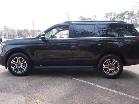 Certified 2025 Ford Expedition Active image 4