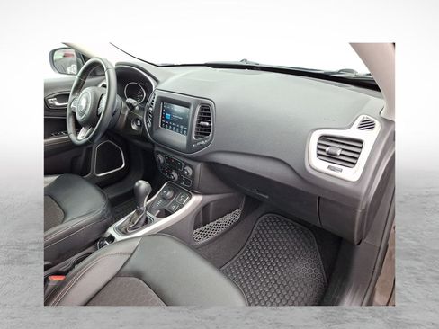 Used 2020 Jeep Compass Latitude w/ Cold Weather Group AWD/4WD image 9