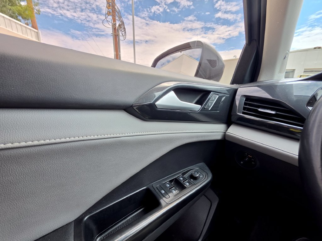 Used 2022 Volkswagen Taos SEL w/ Panoramic Sunroof Package FWD image 10